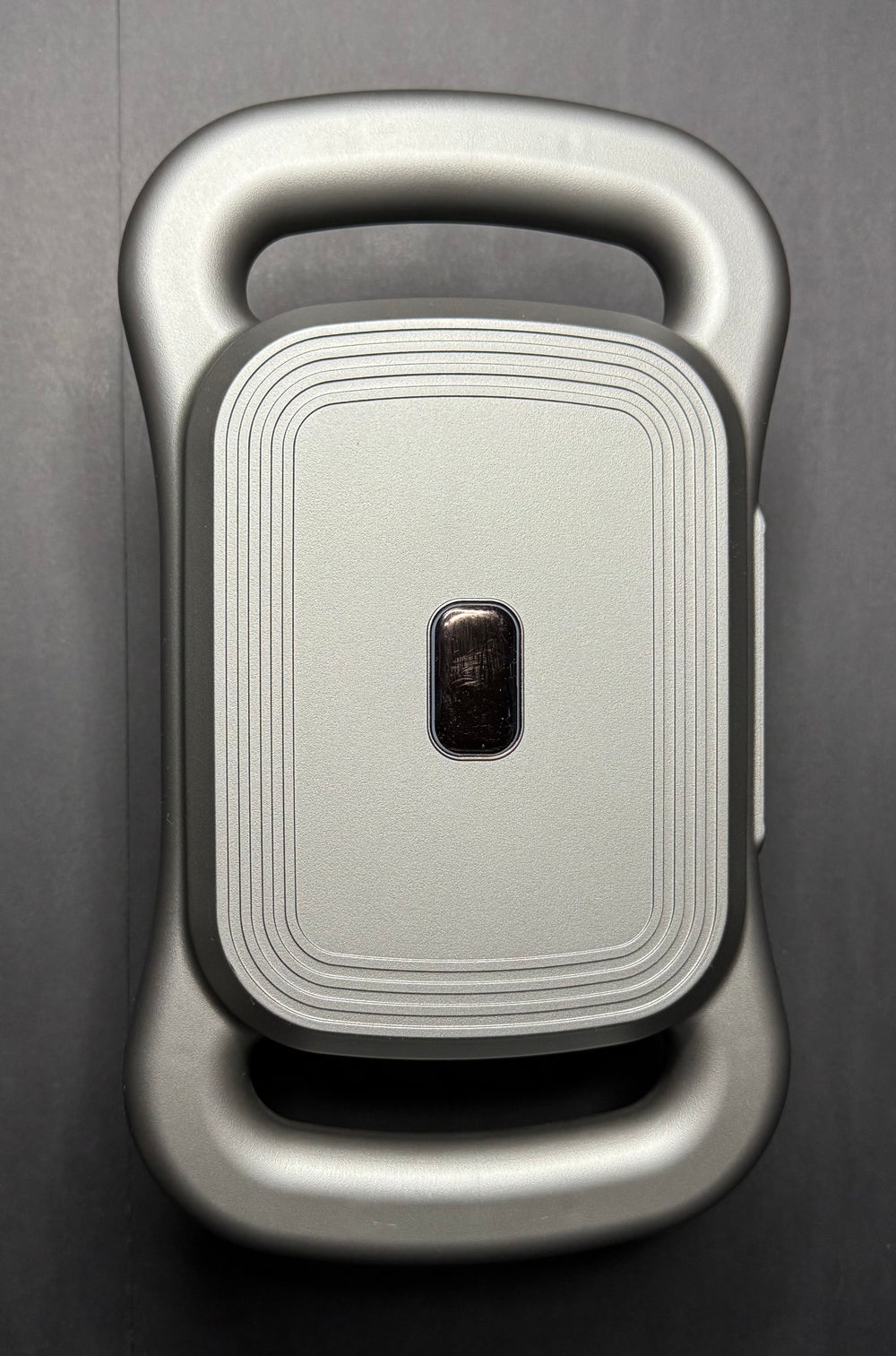 Kinetix™ – Massage Gun Professionnel 16 Têtes | Récupération Sportive, Bien-être & Relaxation Premium